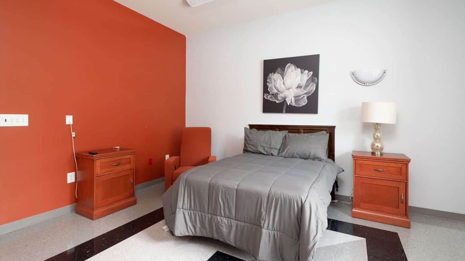 Bedroom with Full-Size Bed